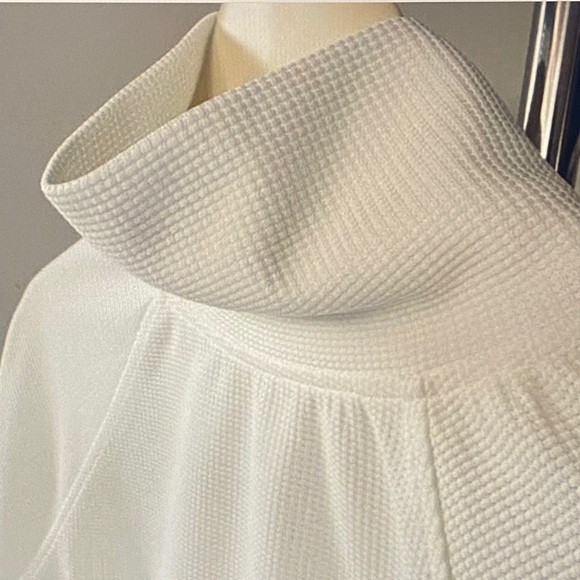 ALO Yoga White Cozy Set - Picture 4 of 8